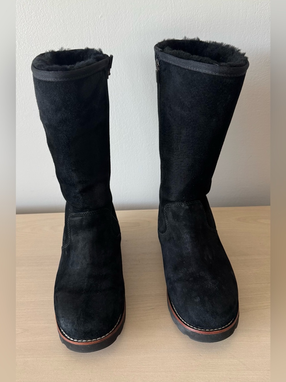 Black Classic UGG Waterproof Short Boots / Size 8